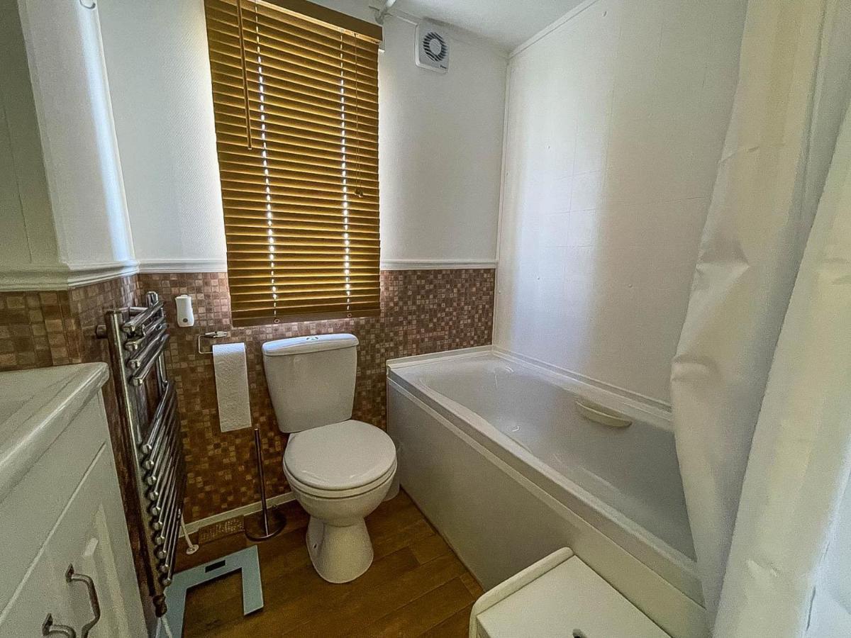 Superb Caravan With Decking Nearby Scratby Beach In Norfolk Ref 50030H Great Yarmouth Dış mekan fotoğraf